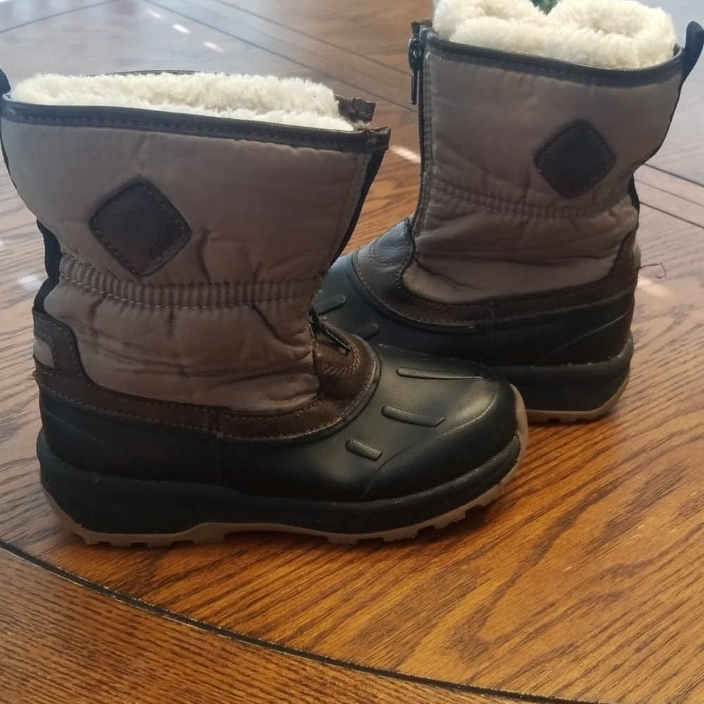 Carter's winter boots